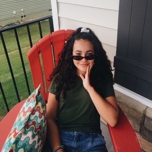 Meet your Posher, Alexandra